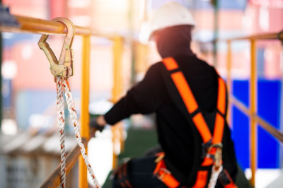 ¿Qué es el equipo de protección personal para trabajos en alturas?